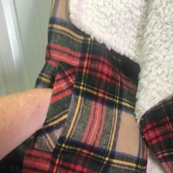 Maurices vest open front plaid fuzzy liner size small - Picture 2 of 10